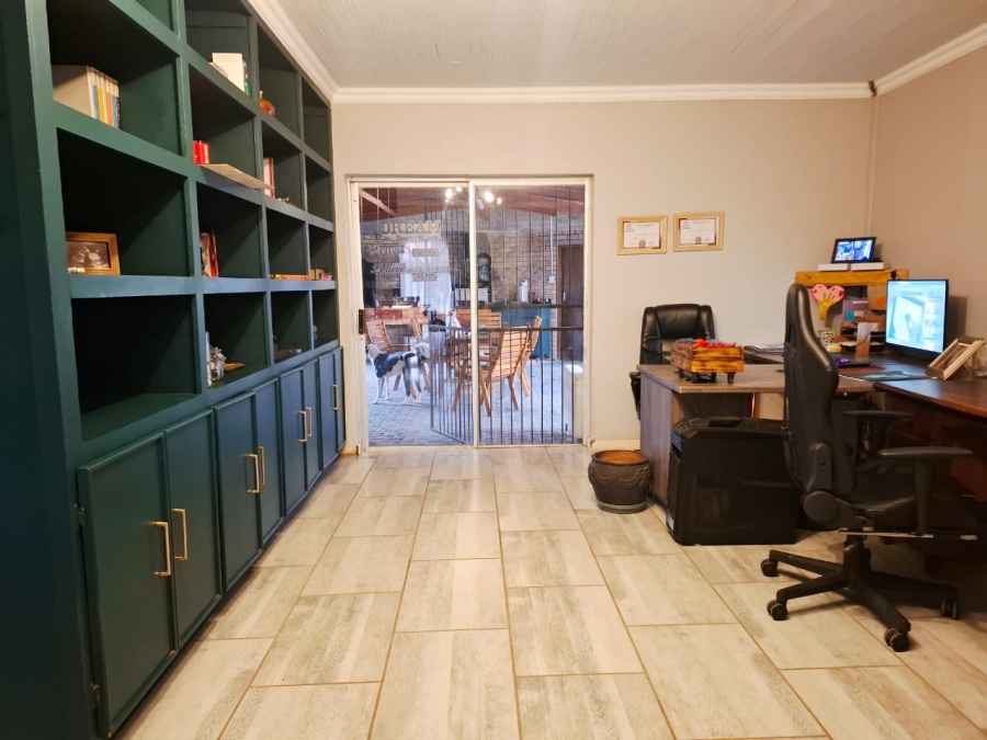 4 Bedroom Property for Sale in Uitsig Free State